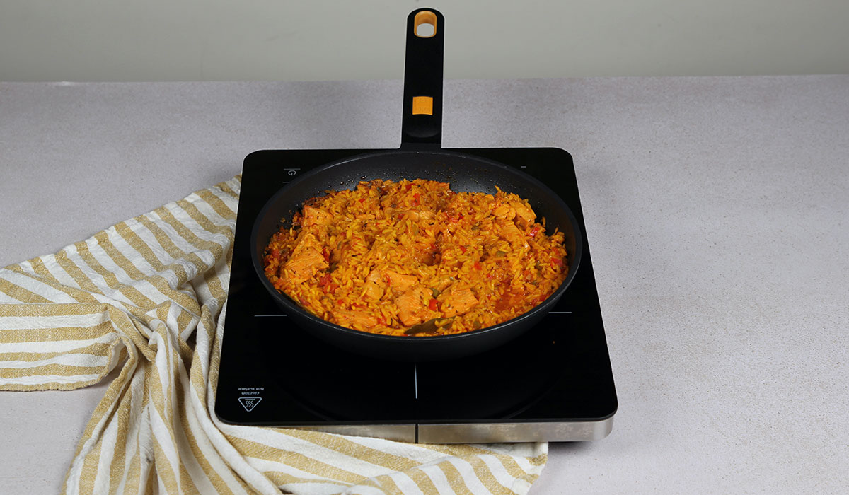 Cocinado de Arroz en Arroz amarillo cubano