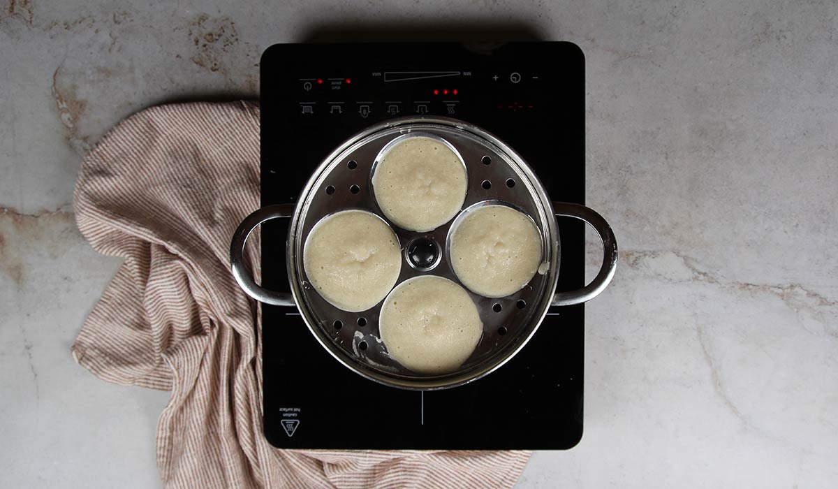 Idli cocinado