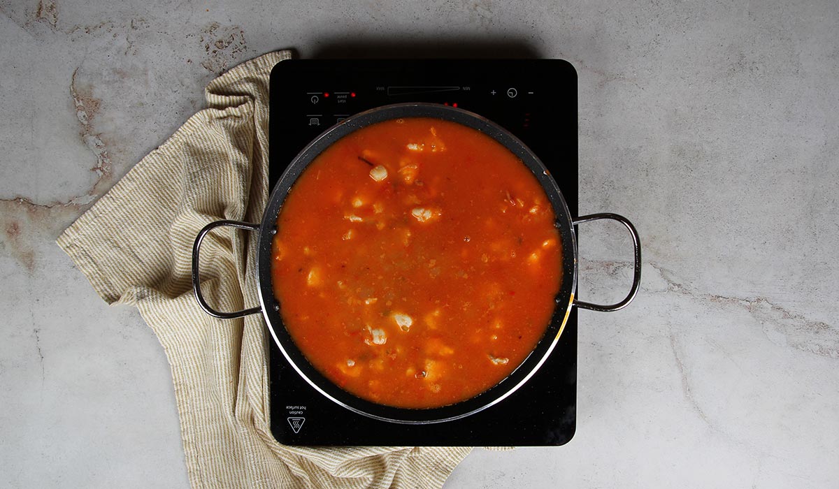 Fideos y caldo para Fideuá receta tradicional