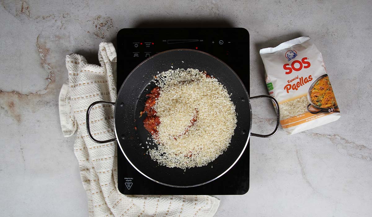 Arroz en Paella de carne de cerdo