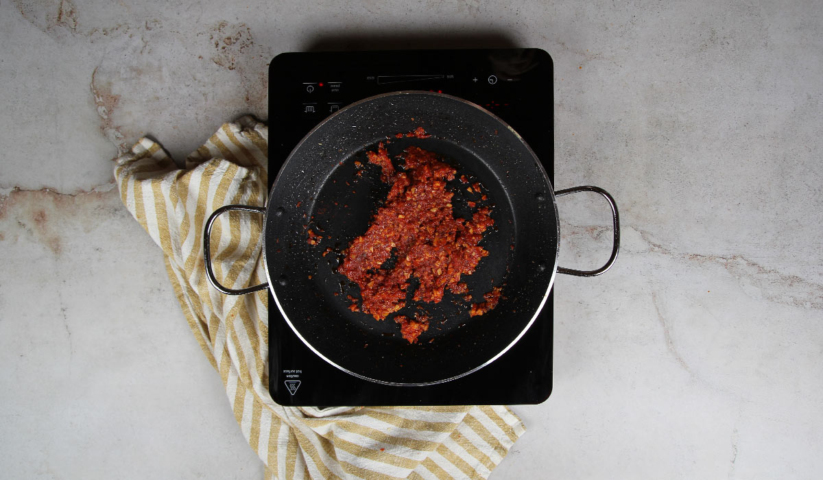 Sofrito en Rape en Paella de pescado