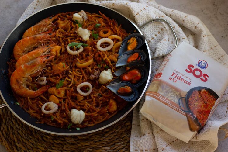 Foto de Fideuá catalana: Receta tradicional de marisco y fideos