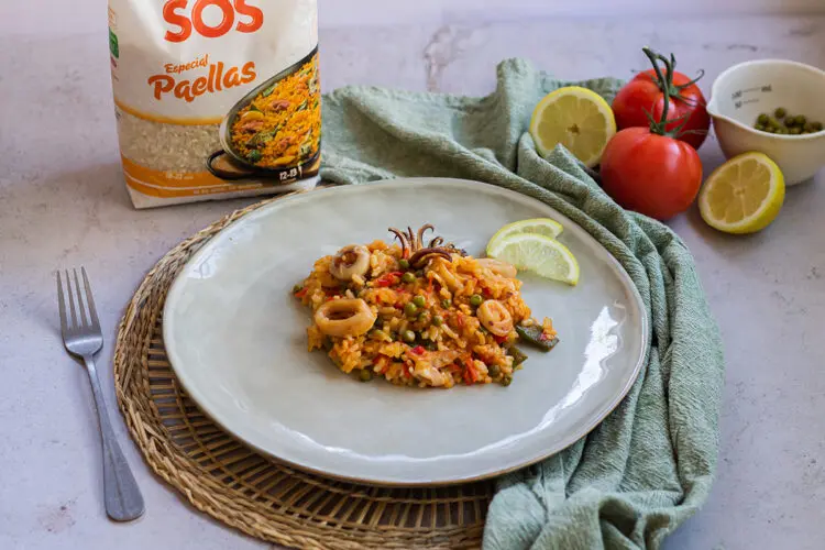 paella-con-calamares-tiernos-arroz-sos-receta