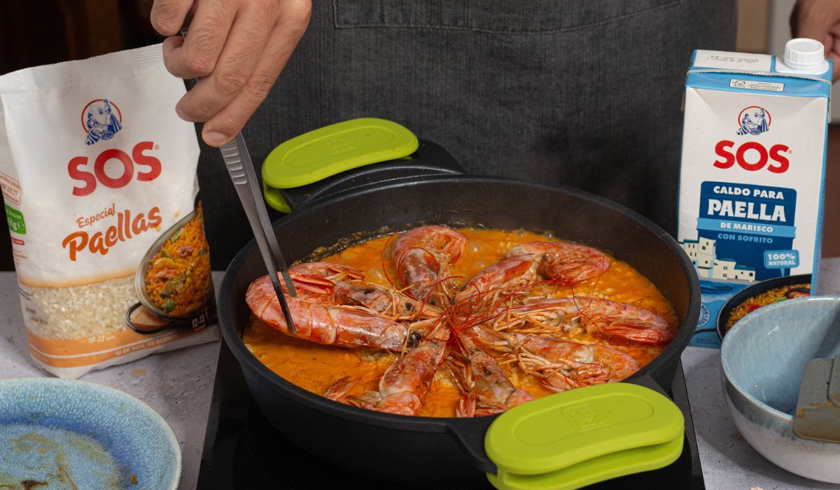 Presentación de Paella de gambas