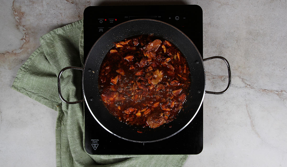 Sofrito y setas en arroz con magret de pato