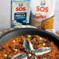 Paella con boquerones y espinacas