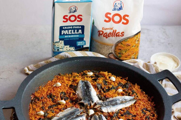 Foto de Paella de boquerones y espinacas