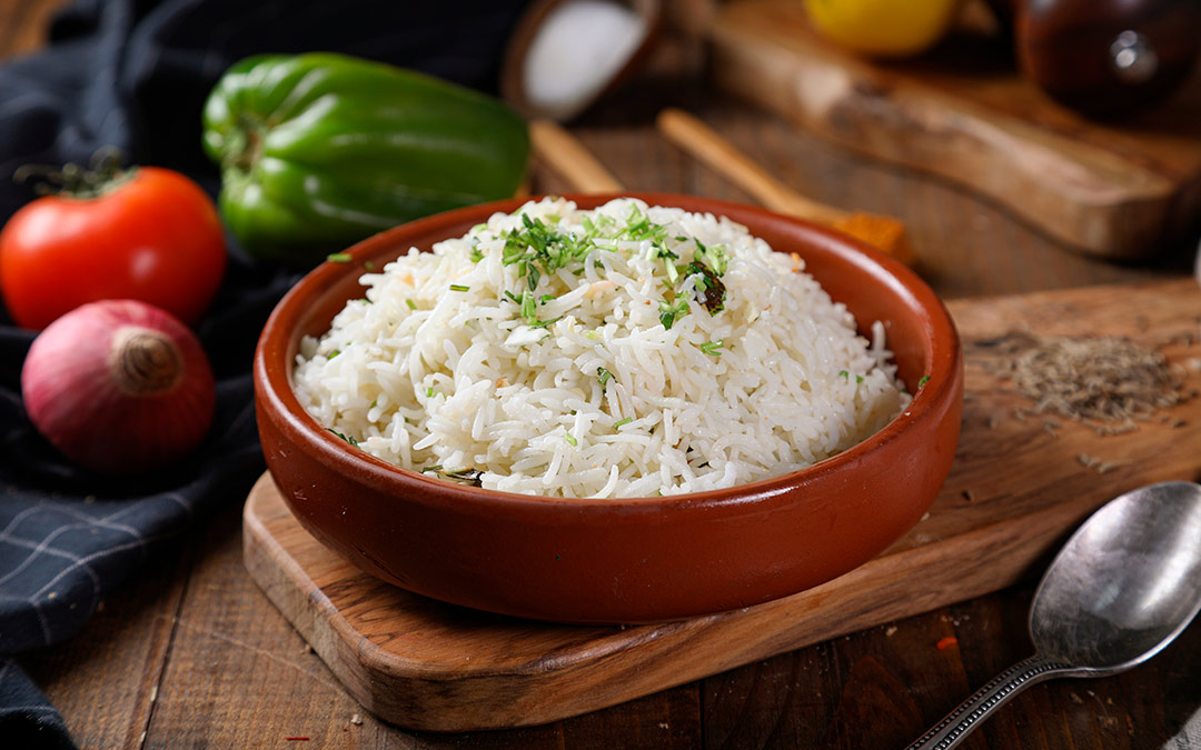 Qué echarle al arroz blanco para darle sabor