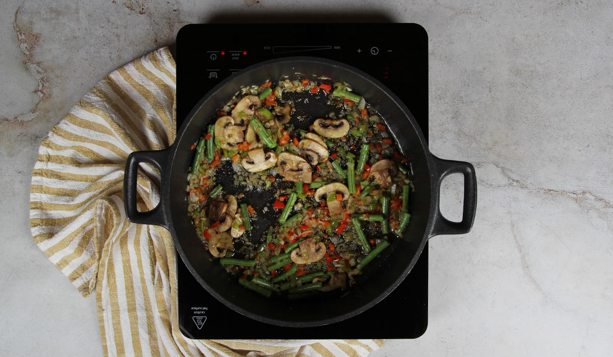 Sofrito de arroz caldoso con conejo