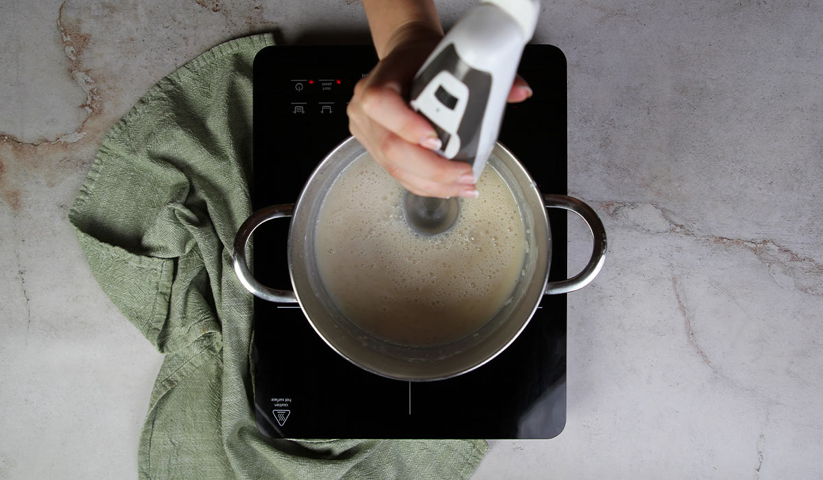 Triturar arroz en tarta de arroz con leche