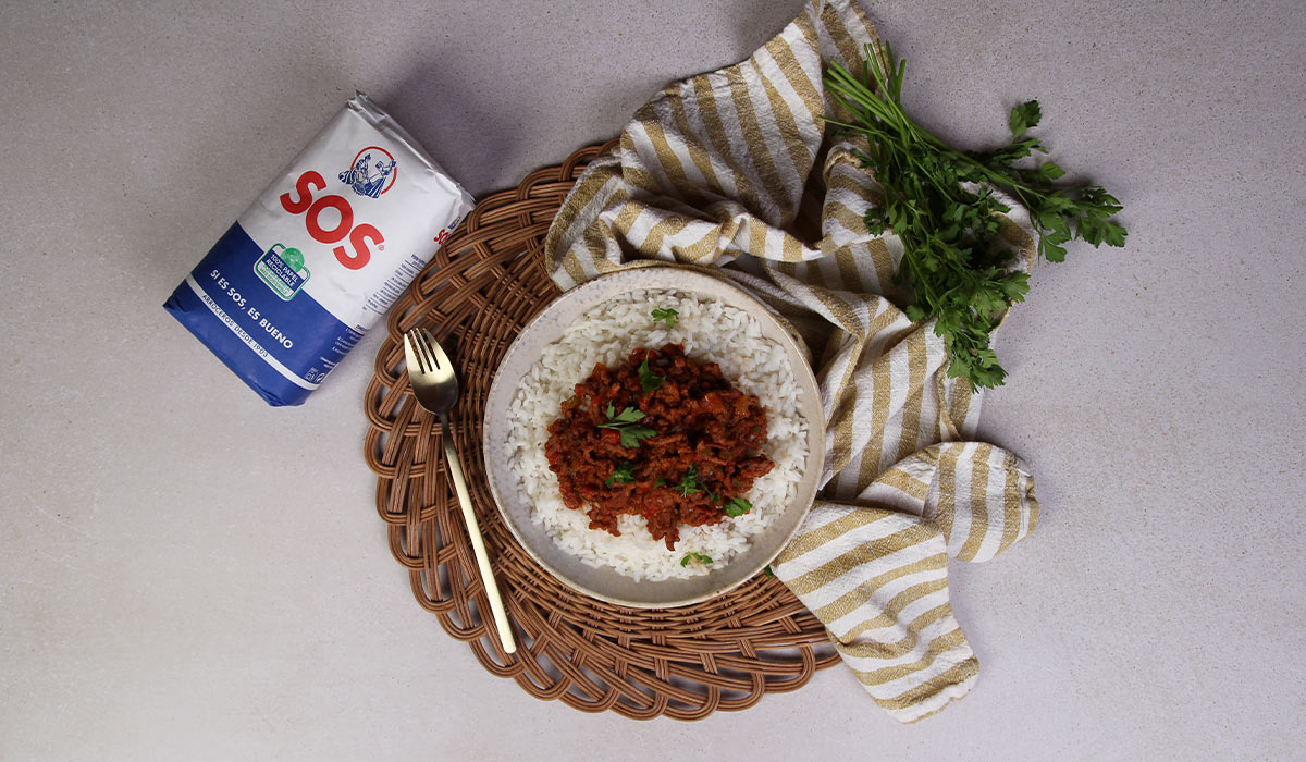 Presentación de arroz con carne picada