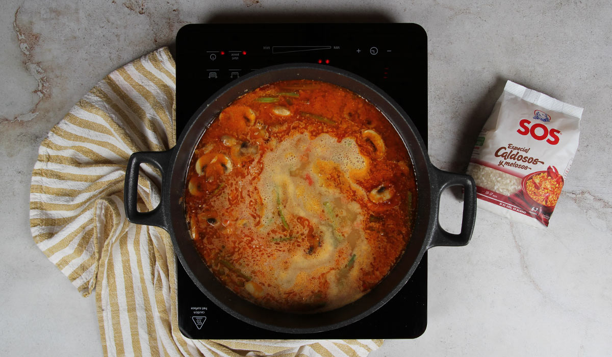 Arroz en arroz caldoso con conejo