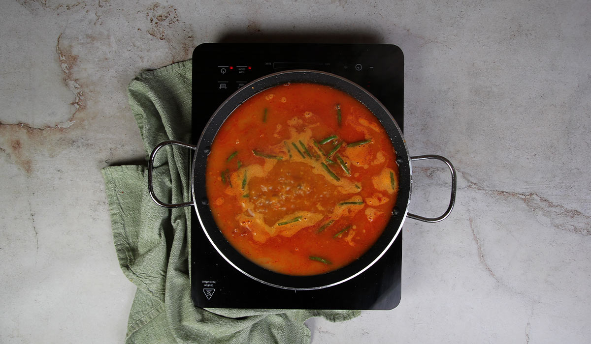 Caldo en Fideuá de Pollo y Verduras