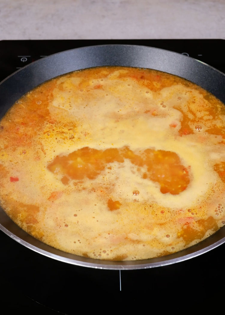 Caldo y sal en Arroz con gambas y mejillones