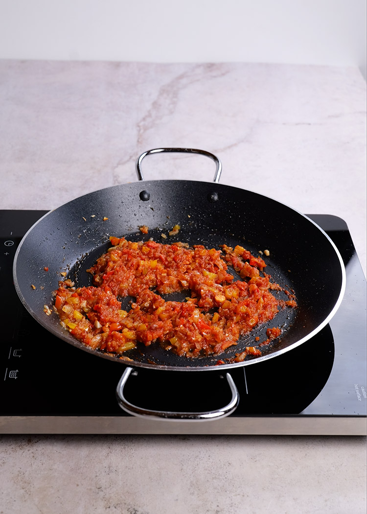 Sofrito para Arroz con alcachofas y pollo