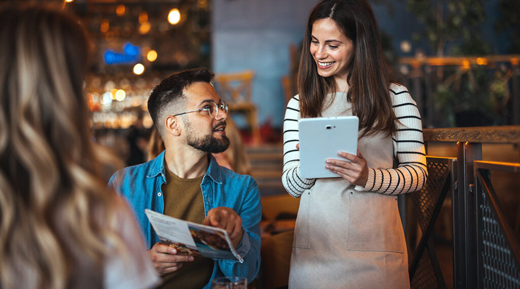 ¿Cómo manejar la dieta en restaurantes y viajes?