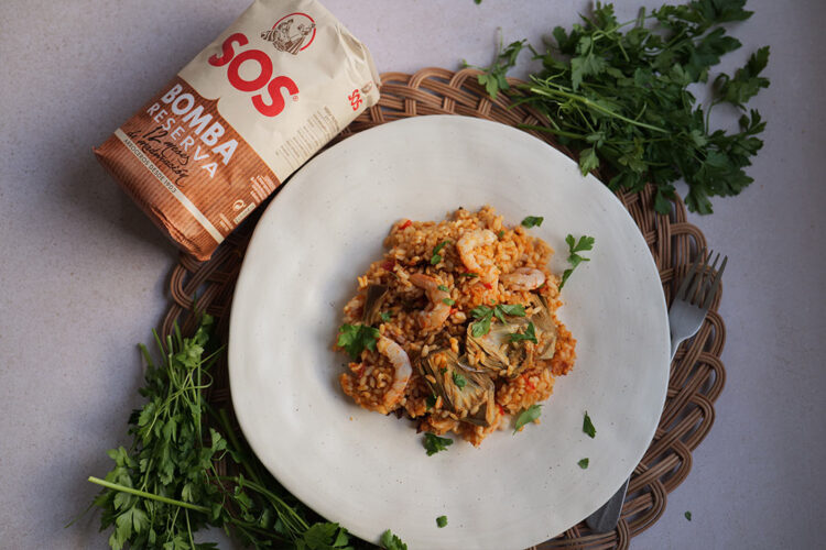 Foto de Cómo preparar arroz con alcachofas y gambas: una deliciosa receta casera