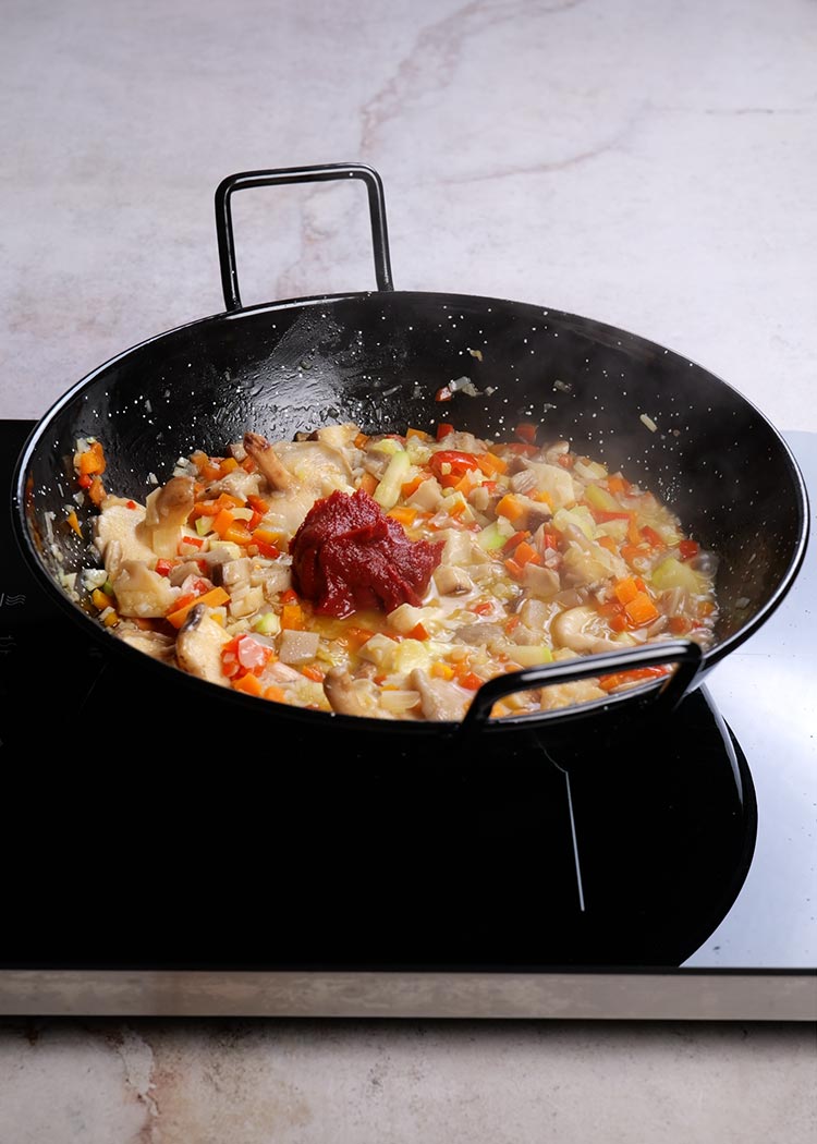 Sofrito de arroz con setas y verduras