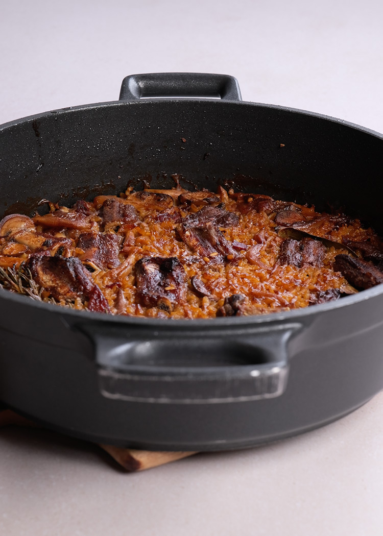 Cocinar arroz con costillas al horno